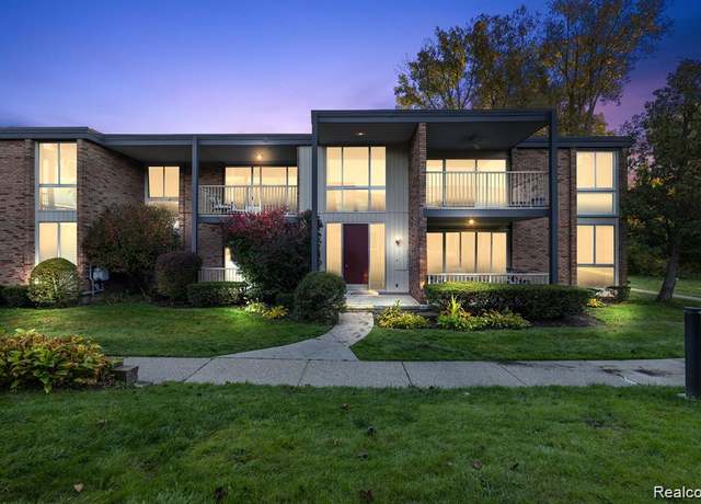 Property at 4041 W Maple Rd Apt 204, Bloomfield Hills, MI 48301, 2 beds, 2 baths