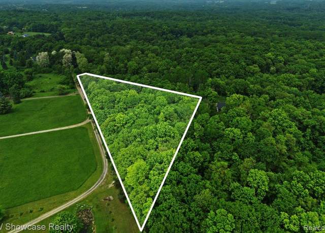 Property at 7800 Pontiac Lake Rd, Highland, MI 48386