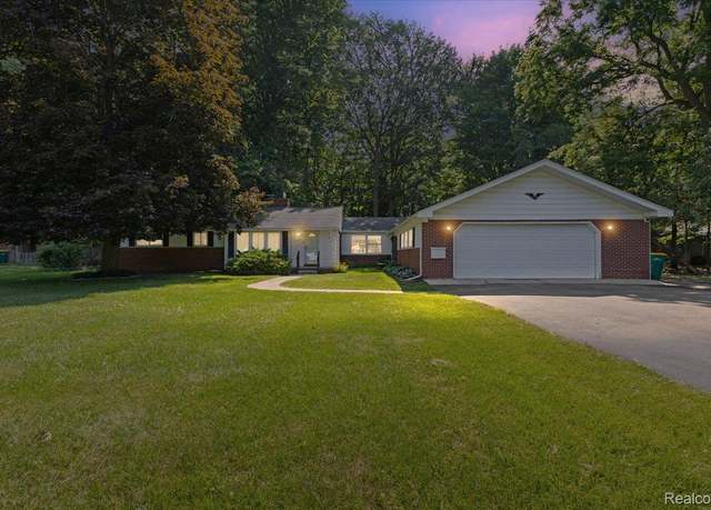 Property at 24900 Westmoreland Dr, Farmington, MI 48336, 3 beds, 2 baths