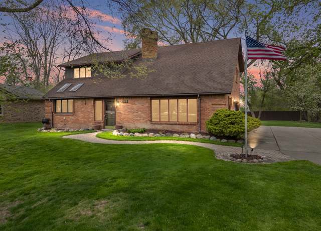 Property at 207 Leetonia Dr, Troy, MI 48085, 3 beds, 2.5 baths