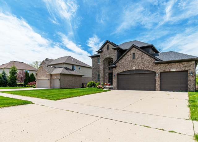 Property at 12474 Clinton River Rd, Sterling Heights, MI 48313, 4 beds, 2.5 baths