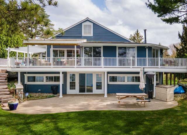 Property at 900 Indianwood Rd, Lake Orion, MI 48362, 4 beds, 3.5 baths