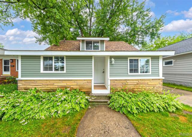 Property at 313 W Harwood Ave, Madison Heights, MI 48071, 3 beds, 1 bath