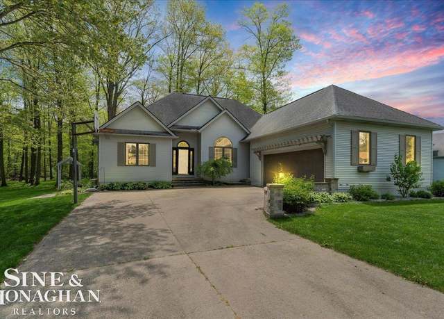 Property at 903 Joanwood Dr, Marysville, MI 48040, 5 beds, 2.5 baths