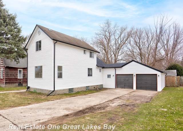 Property at 203 W Jenny St, Bay City, MI 48706, 3 beds, 2.5 baths