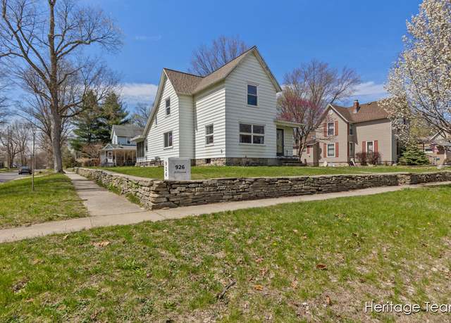 Property at 926 S Jefferson St, Hastings, MI 49058, 4 beds, 2 baths