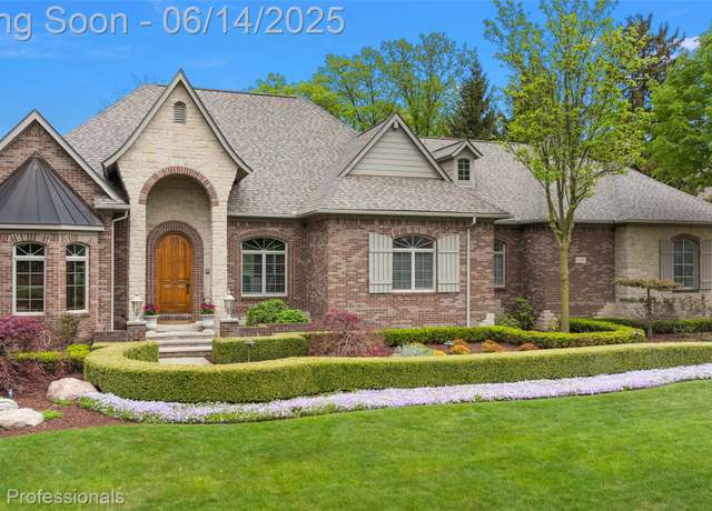 Property at 1181 Iroquois Trl, Oxford, MI 48371, 4 beds, 3.5 baths