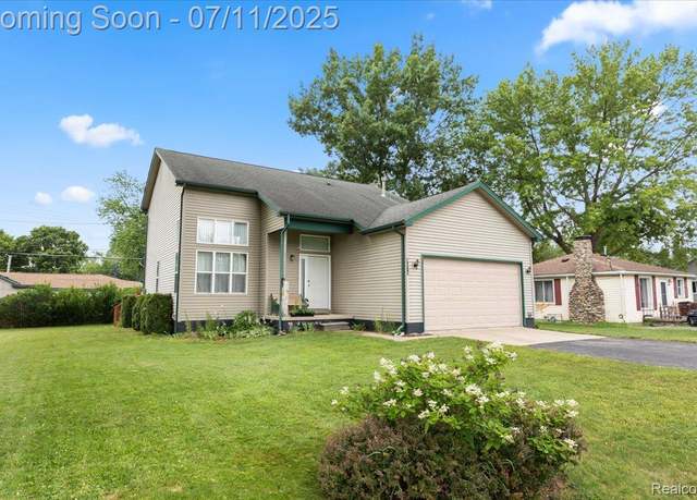 Property at 3070 10th St, Monroe, MI 48162, 3 beds, 2.5 baths