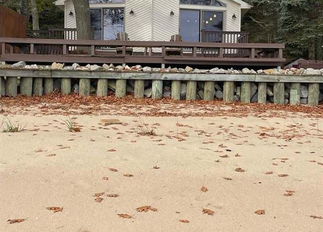 Property at 2574 N Us-23, Oscoda, MI 48750, 3 beds, 3 baths