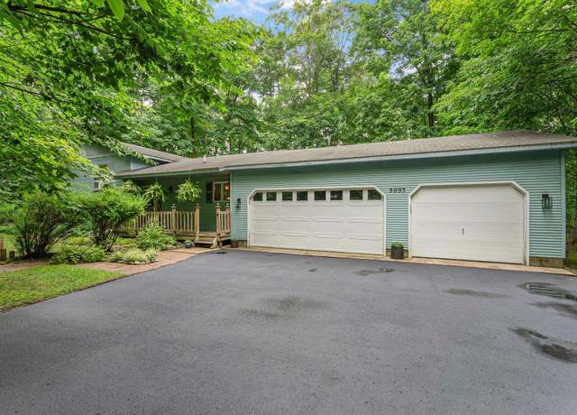 Property at 5093 Jacks Trl, Traverse City, MI 49684, 4 beds, 3 baths