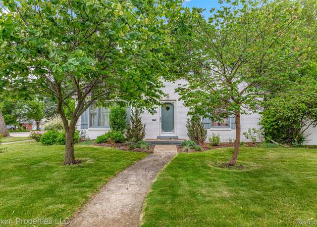 Property at 2205 Glenwood St, Trenton, MI 48183, 4 beds, 3 baths