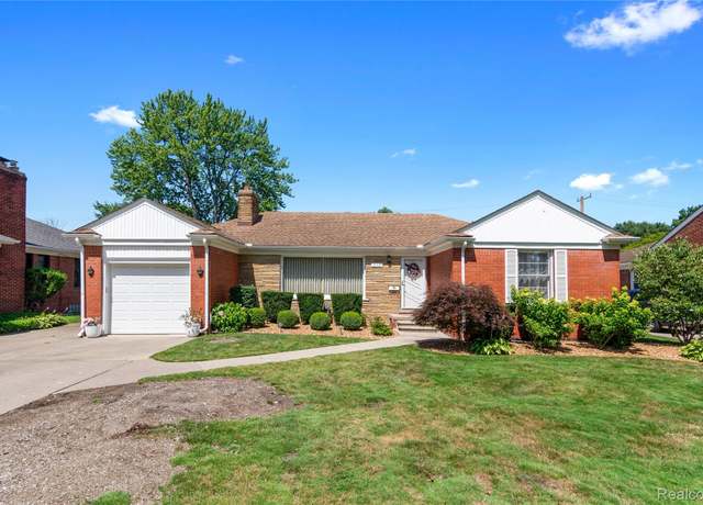 Property at 2112 Stanhope St, Grosse Pointe Woods, MI 48236, 3 beds, 1 bath