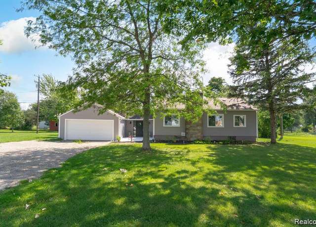 Property at 2138 E Reid Rd E, Grand Blanc, MI 48439, 3 beds, 2 baths