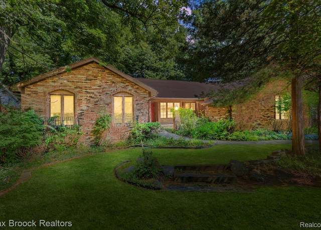 Property at 277 Grosse Pines Dr, Rochester Hills, MI 48309, 3 beds, 2.5 baths