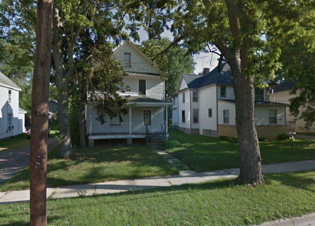 Property at 25 E Howard St, Pontiac, MI 48342