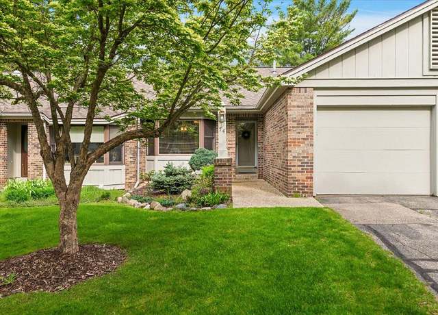 Property at 74 Skyline Cir NW, Grand Rapids, MI 49504, 2 beds, 2 baths