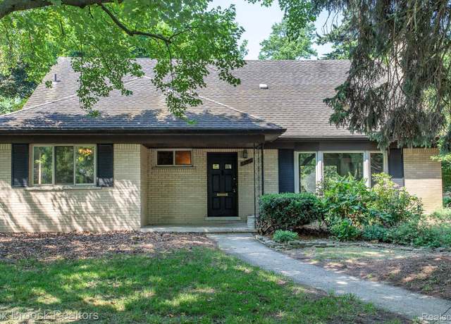 Property at 25695 York Rd, Royal Oak, MI 48067, 4 beds, 2.5 baths