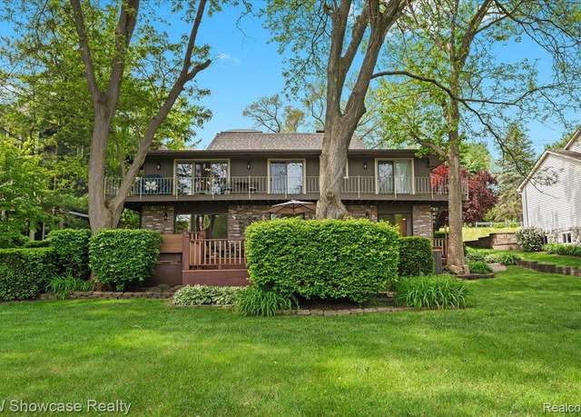 Property at 3428 Benstein Rd, Commerce Twp, MI 48382, 4 beds, 2.5 baths