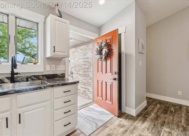 Property at 3328 S Vassar Rd, Burton, MI 48519, 3 beds, 2.5 baths