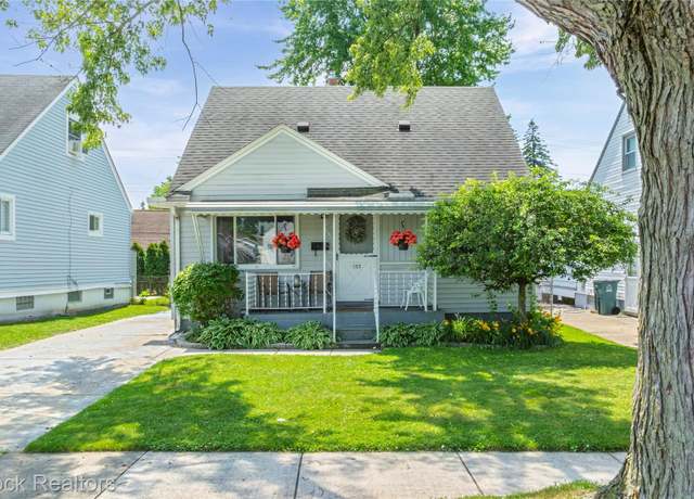 Property at 133 Tecumseh St, Clawson, MI 48017, 3 beds, 1 bath