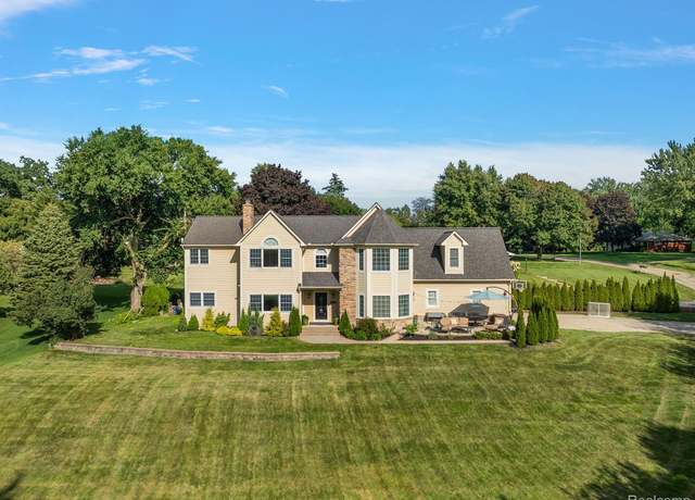 Property at 1370 Fieldway Dr, Bloomfield Hills, MI 48302, 5 beds, 4 baths