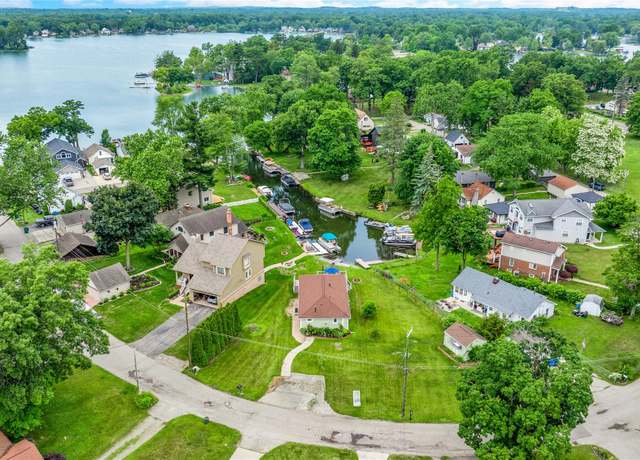 Property at 8320 Lagoon St, Commerce Twp, MI 48382, 3 beds, 1 bath