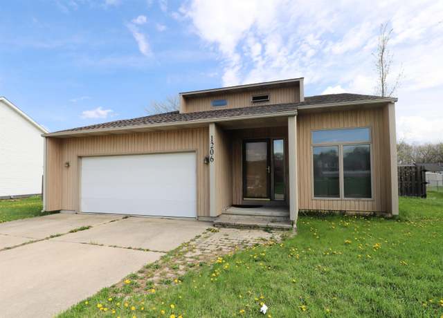 Property at 1206 River Forest Dr, Flint, MI 48532, 3 beds, 2.5 baths