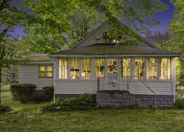 Property at 1069 E Michigan Ave, Paw Paw, MI 49079, 3 beds, 2 baths