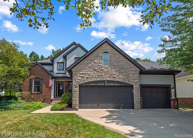 Property at 6066 Strawberry Cir, Commerce Twp, MI 48382, 6 beds, 3.5 baths