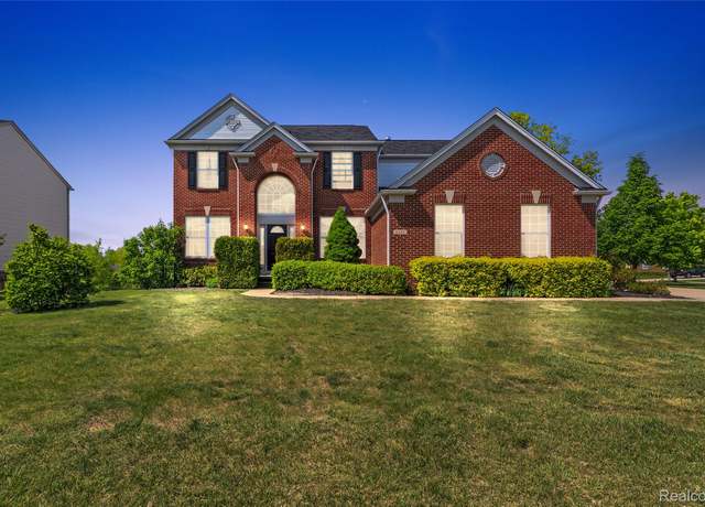 Property at 6241 Sapphire Ct, Grand Blanc, MI 48439, 4 beds, 2.5 baths