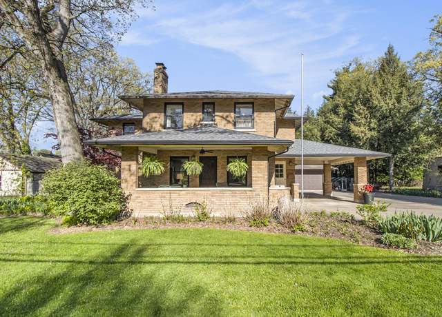 Property at 2226 Oakland Dr, Kalamazoo, MI 49008, 4 beds, 3 baths