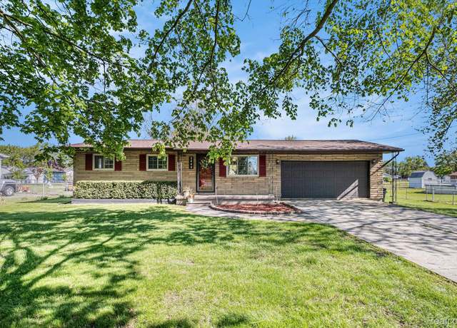 Property at 2444 W Maple Ave, Flint, MI 48507, 3 beds, 1 bath