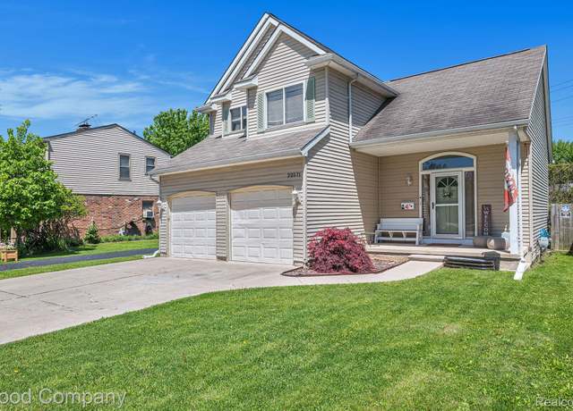 Property at 22571 E 13 Mile Rd, St Clair Shores, MI 48082, 3 beds, 2.5 baths
