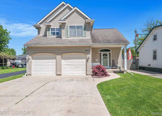 Property at 22571 E 13 Mile Rd, St Clair Shores, MI 48082, 3 beds, 2.5 baths