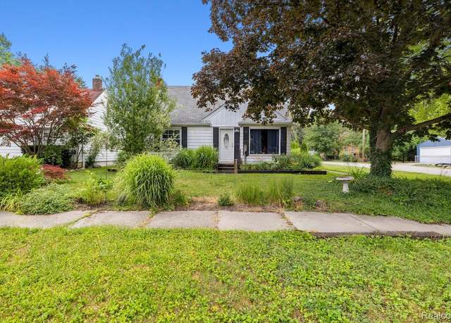 Property at 28589 Everett St, Southfield, MI 48076, 3 beds, 1 bath
