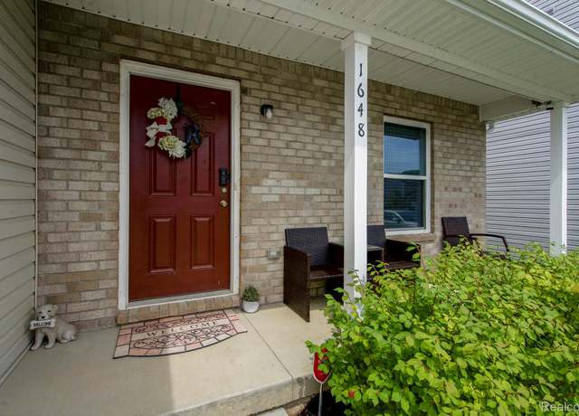 Property at 1648 Golfview Dr, Ypsilanti, MI 48198, 5 beds, 3 baths