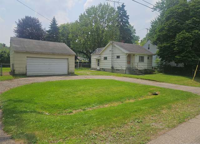 Property at 1081 W Parkwood Ave, Flint, MI 48507, 3 beds, 1 bath