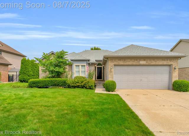 Property at 21125 Forest Villa Dr, Macomb Township, MI 48044, 3 beds, 2.5 baths