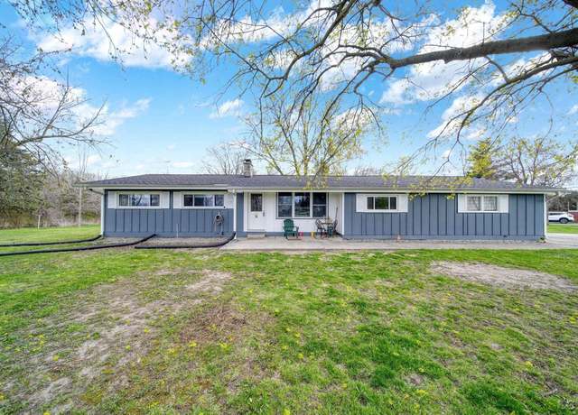Property at 1076 Pleasant Knoll Dr, Adrian, MI 49221, 4 beds, 1.5 baths
