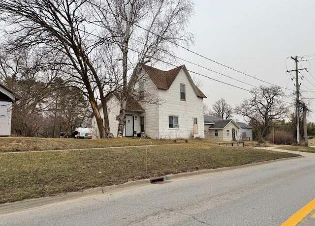 Property at 661 E Main St, Edmore, MI 48829, 2 beds, 1.5 baths