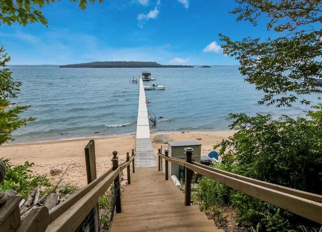 Property at 1457 Braemar Dr, Traverse City, MI 49686, 2 beds, 2.5 baths