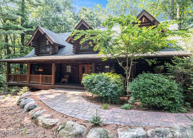 Property at 11245 Guyn Dr, Brighton, MI 48114, 3 beds, 4.5 baths