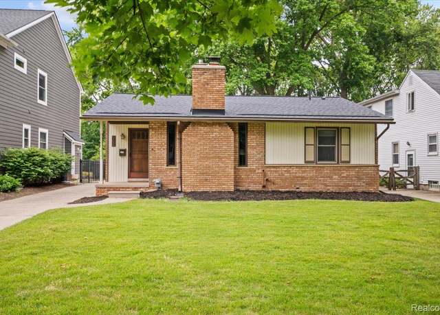 Property at 902 Royal Ave, Royal Oak, MI 48073, 3 beds, 1.5 baths