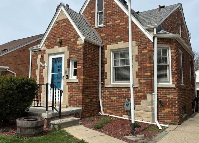Property at 1528 Roslyn Rd, Grosse Pointe Woods, MI 48236, 4 beds, 2 baths