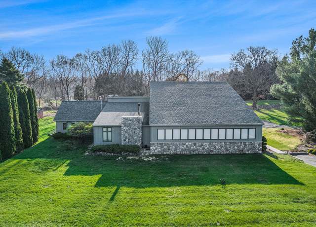 Property at 5160 Fenton Rd, Fenton, MI 48430, 4 beds, 3.5 baths
