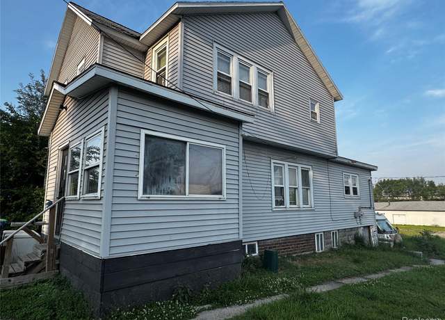Property at 200 Marquette St, Bay City, MI 48706, 5 beds, 2 baths