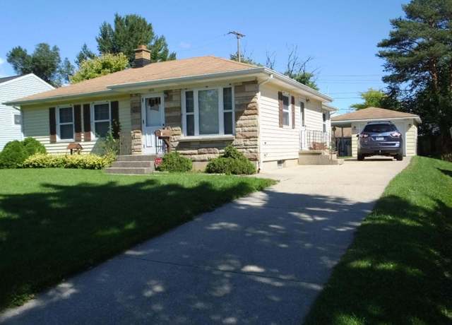 Property at 1838 Herrick Ave NE, Grand Rapids, MI 49505, 3 beds, 1 bath