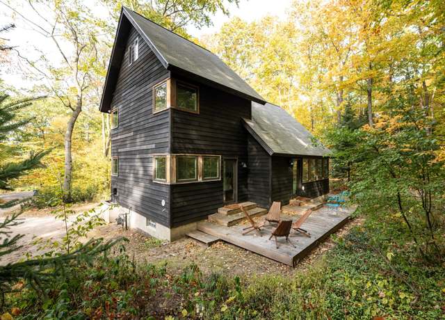 Property at 2360 N Lake Leelanau Dr, Lake Leelanau, MI 49653, 3 beds, 2.5 baths