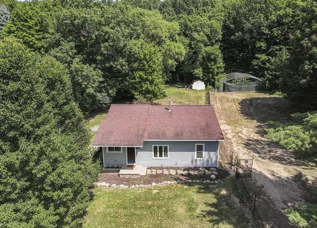 Property at 3760 Five Mile Rd, Traverse City, MI 49686, 2 beds, 1.5 baths