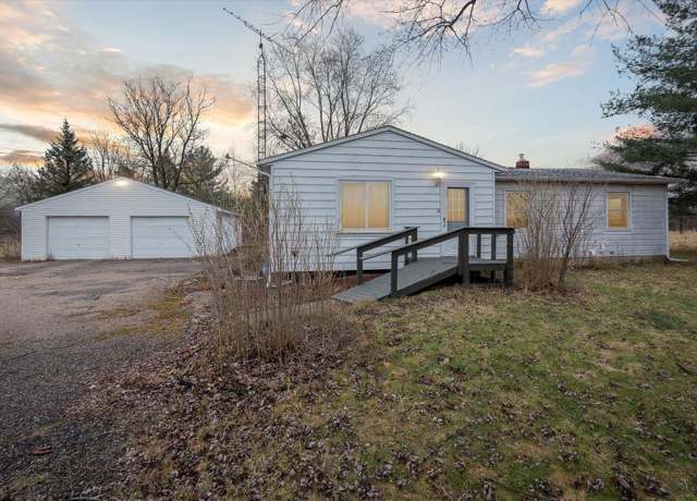 Property at 1425 Henson Ln, Flint, MI 48532, 3 beds, 1.5 baths